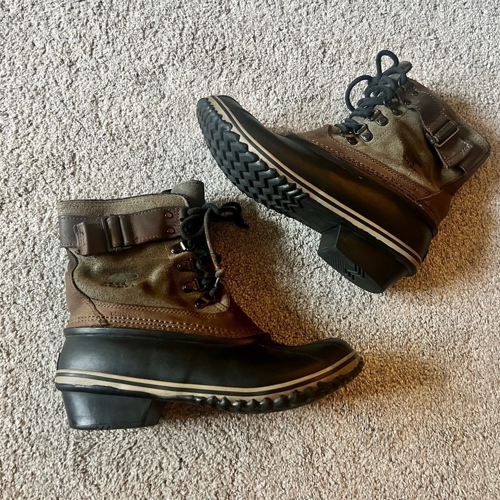 Sorel Winter Fancy Lace II Sz 8 Boot Green Brown Leather Snow Ankle Bootie Duck